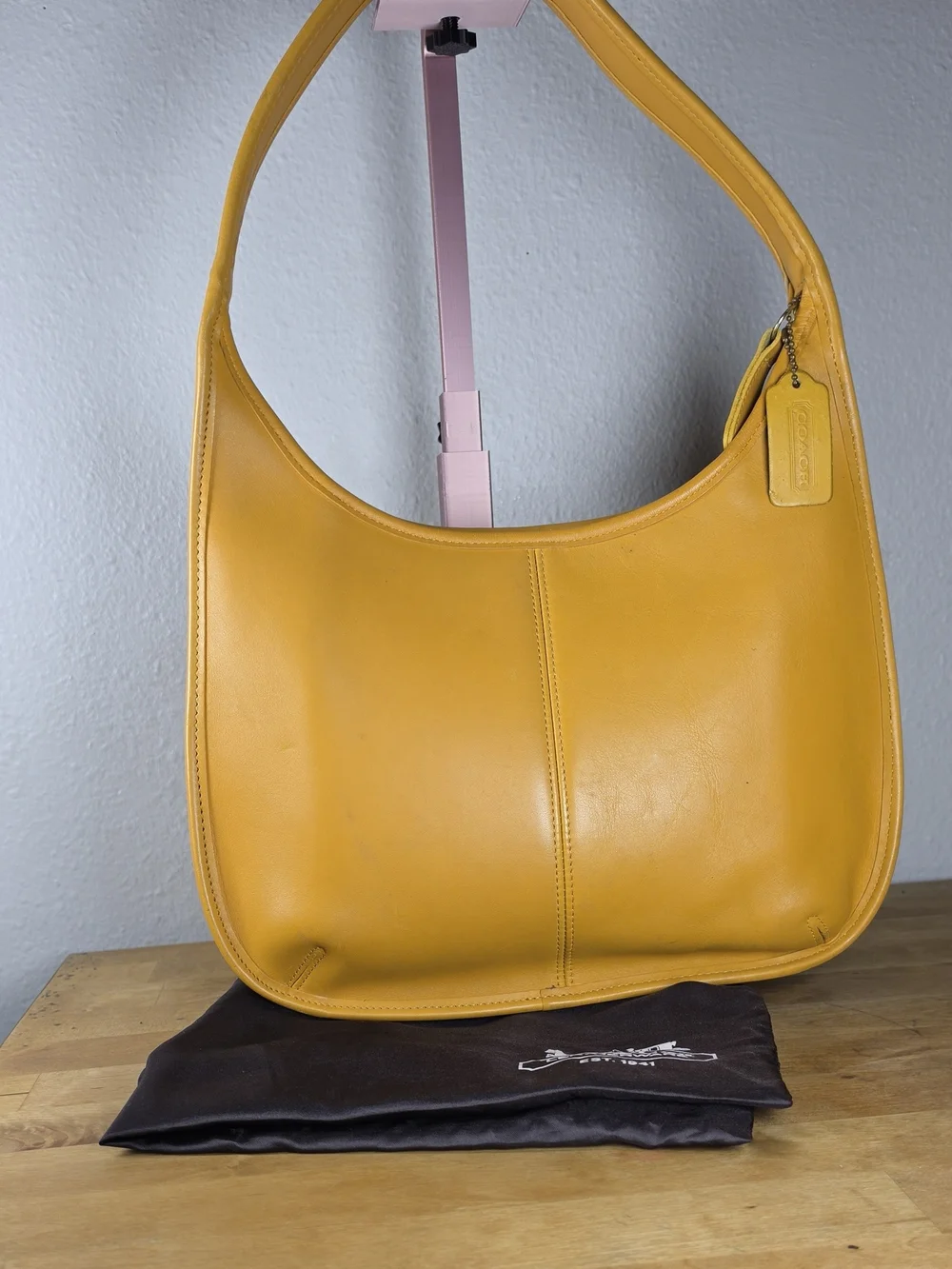 Vintage Coach Ergo Zip 9025 Yellow Glove-Tanned Leather Shoulder Bag – 1997 USA